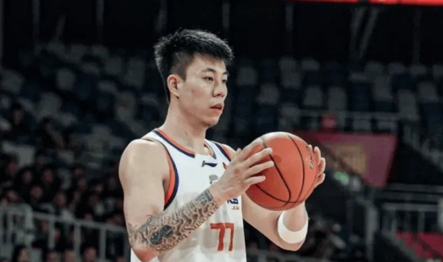 开运体育官方网站-3将引领上海入正轨！张镇麟+白边统治2位置，偰李永炜巩固衔接段|哈桑·怀特塞德|球员|比赛|内线|奎因_新浪体育_新浪新闻